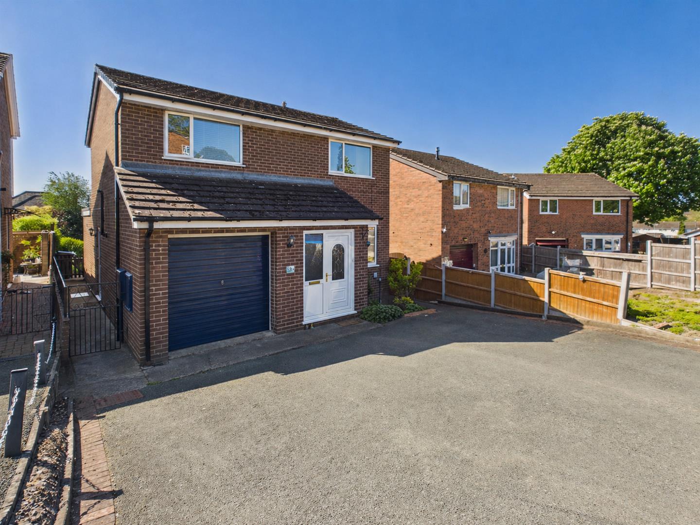 9 Ardmillan Court, Oswestry, SY11 2JG For Sale